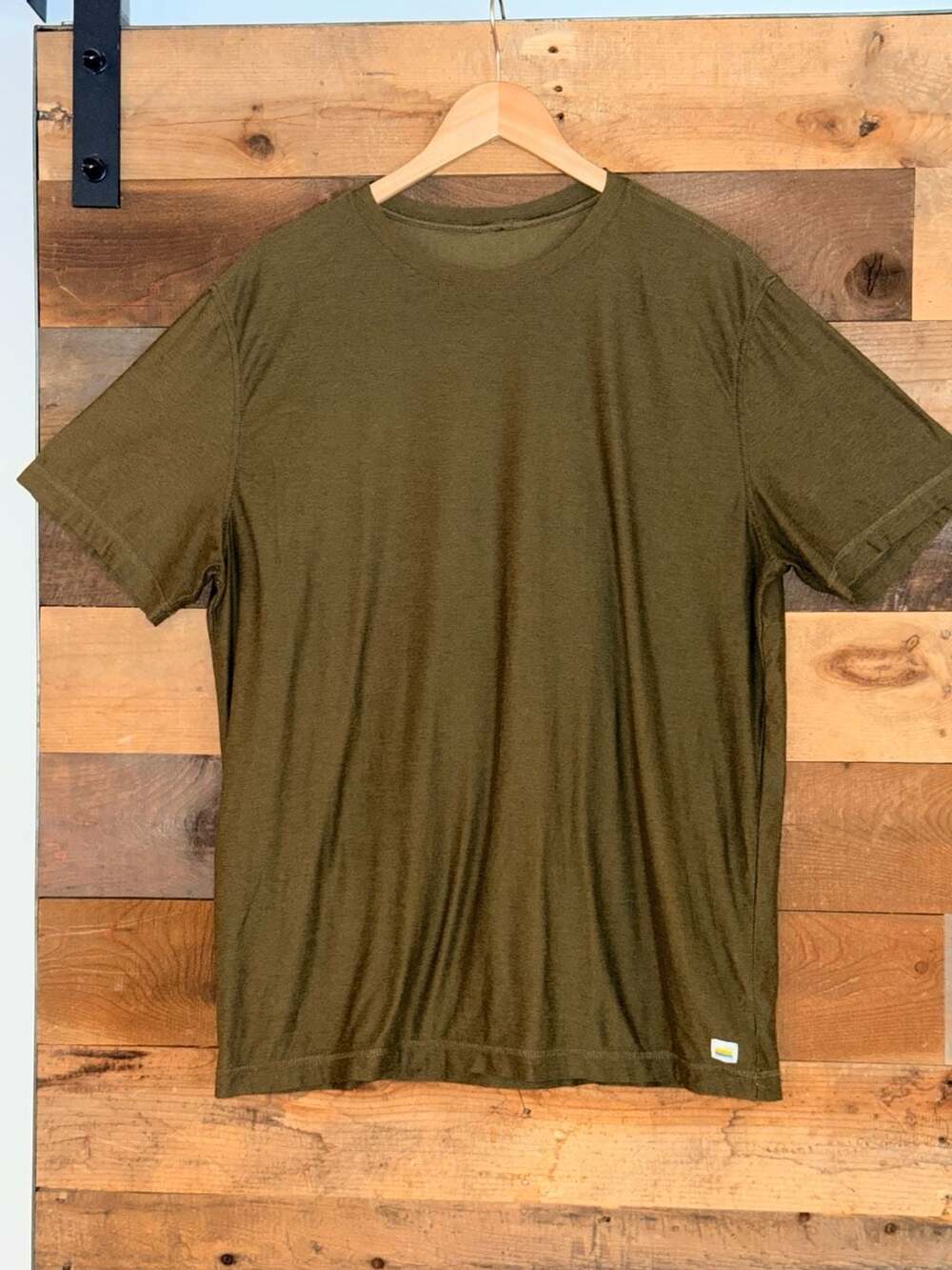 Vuori Strato Tech Mens T-Shirt in Dark Olive XL 0557
